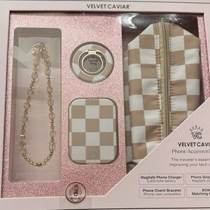 Velvet Caviar Beige Checkered Charger Set